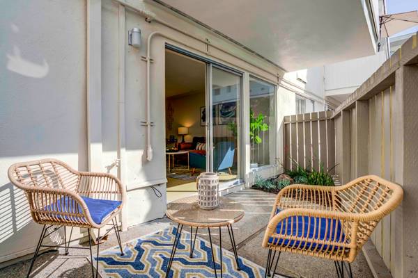 $3,401 / 2br - 875ft2 - Swimming Pool, Business Center, WiFi Available (redwood city)63667976107777121