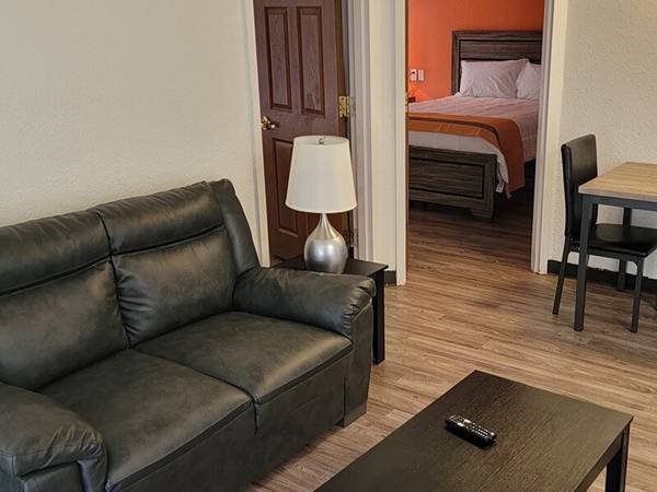 Elevator Access, Guest Laundromat on Site, Studio/1B 1