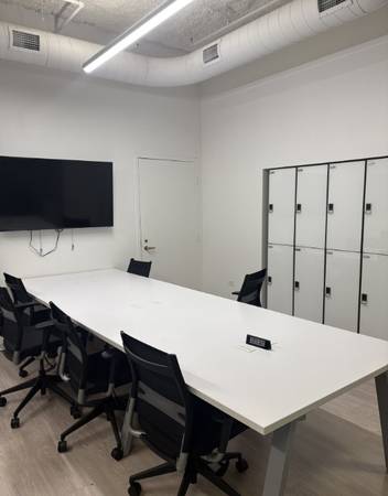 $226 24/7 Access Co Working desk - FREE cold brew (CHICAGO)63959741427330123