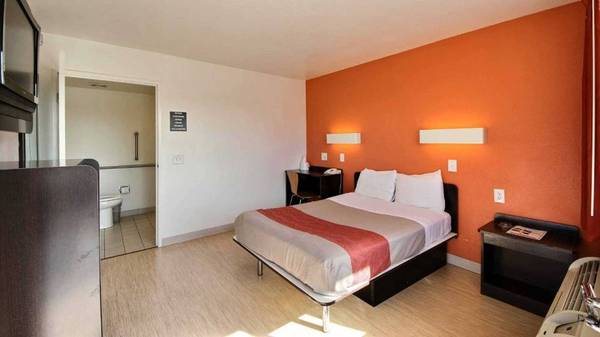 $50 / 1br - $50 per night – Studio6 Extended Stay Motel in Laredo (Laredo)63662034842369122