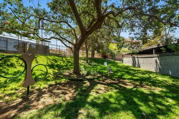 $2,874 / 2br - 1100ft2 - One Month Free, Stainless Steel Appliances, Washer & Dryer (Beautiful Thousand Oaks)63668287268481123