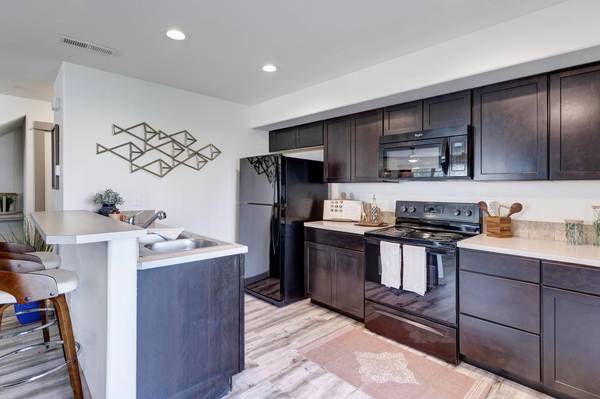 $1,680 / 2br - 987ft2 - Navigator Villas – Spacious Townhomes + 1 Month FREE! (Pasco)63895803467906123