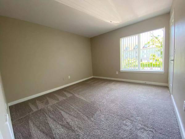 $1,926 / 2br - 1171ft2 - 6-weeks free if you move in within 7-days of applying! (Portland - Close to Airport)63956924393730120