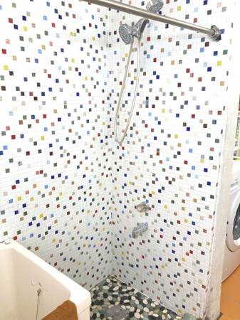 $675 / 1br - 109ft2 - Small rooms in shared 3BR house near UT • avail 11/2 (Central East Austin)64046031684737124