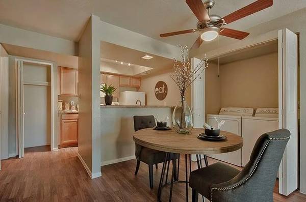 $1,325 / 2br - 860ft2 - Rare Find! Spacious 2 BR, Full-Size Laundry, BBQ & Courtyard Fun (Mesa, AZ)64024821995650121