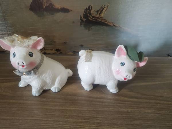 Porcelain pigs set 1