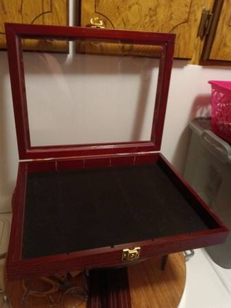 #985... Exhibidor con tapa tipo shadow box - $39 (Bothell)63471235864961124