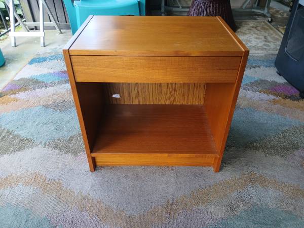 Teak nightstand 1