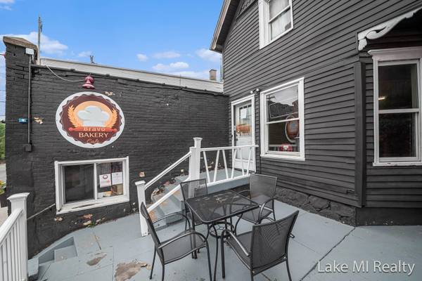 $329,900 / 2br - 3397ft2 - Mixed-Use Property – Restaurant + 2BR Apartment (Grand Rapids)63985939185922121