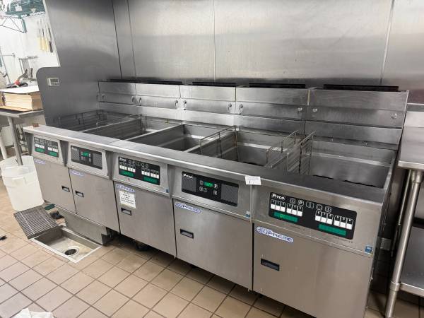 Used Restaurant Full Kitchen Sink, Oven, Pizza pr, Liquidation Must go 1