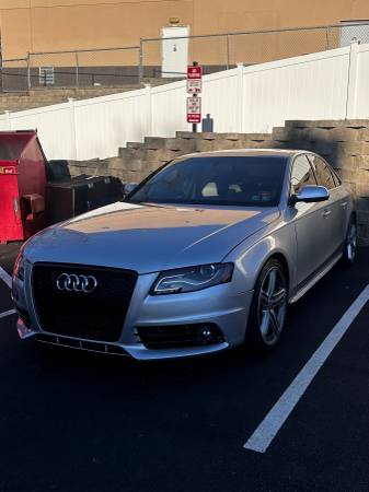Sedán Audi S4 Premium 4D 2010 - $6,000 (Pittsburgh)63654694714753121