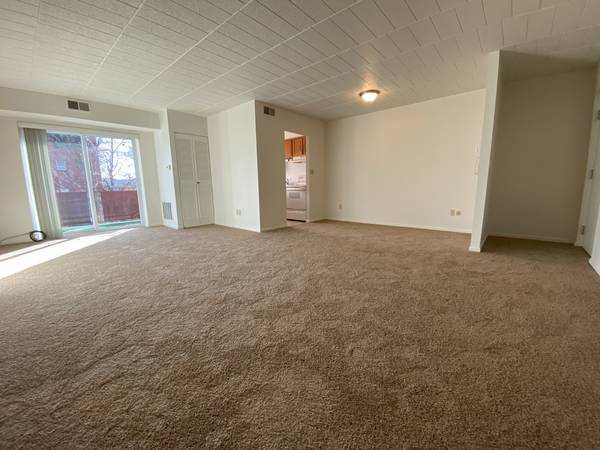 $1,075 / 1br - Incredible One Bedroom in Oakmont! Private Balcony, Central A/C & More (Oakmont / Plum / Fox Chapel / Harmar)63664544901507122