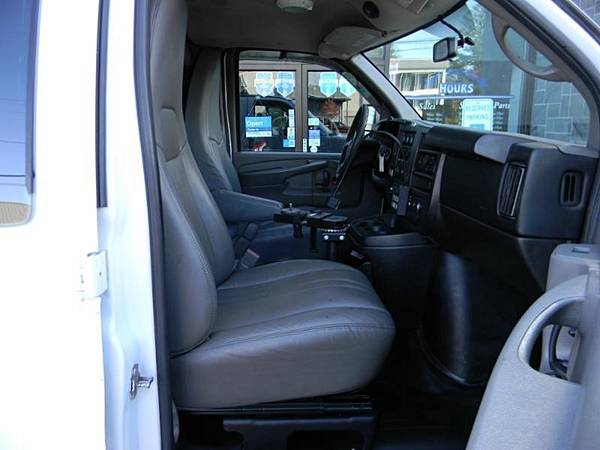 2015 GMC Savana G3500 135 - Photo 12