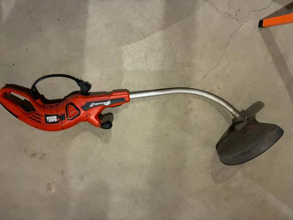 Black Decker Electric String Trimmer 1