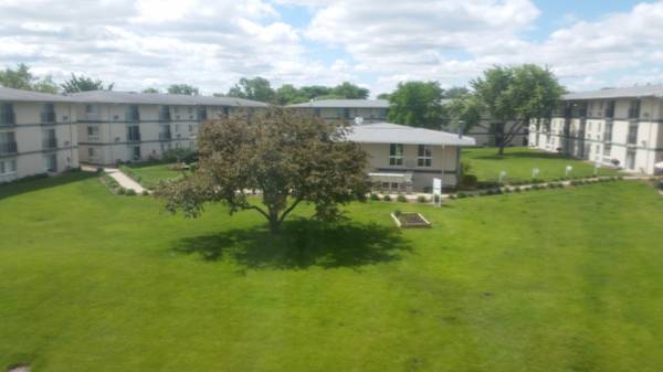 $919 / 2br - 985ft2 - Juliet Balcony, Landscaped Courtyard, Now Available!!! (DeKalb)63981979026435121