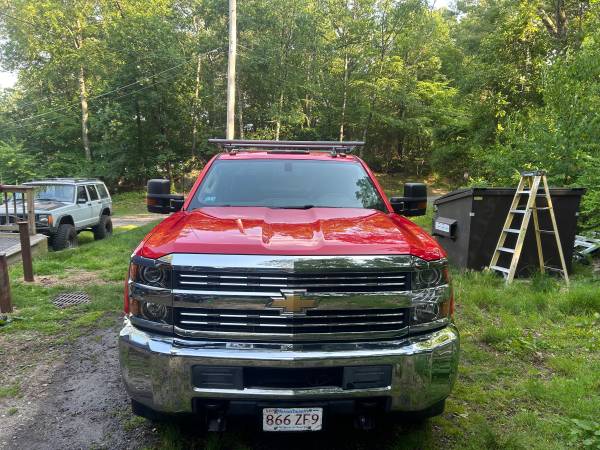2016 Chevy Silverado 2500hd cabina doble - $28,000 (Holliston)63615437351043124