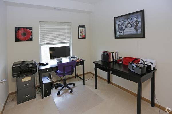 $1,779 / 2br - 1115ft2 - Handrails, Linen Closet, Office (7260 Guider Drive, Woodbury, MN)63990381703170120