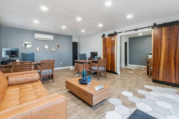 $2,940 / 2br - 950ft2 - 2-Toned Upgraded Cabinetry, Walk-in Closets, Swimming Pools (Serra Mesa)63865931015041120