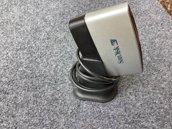 Lector de tarjetas SanDisk ImageMate 8 en 1 USB 2.0 de alta velocidad SDDR-88 con soporte tipo portal - $10 (Ralston)