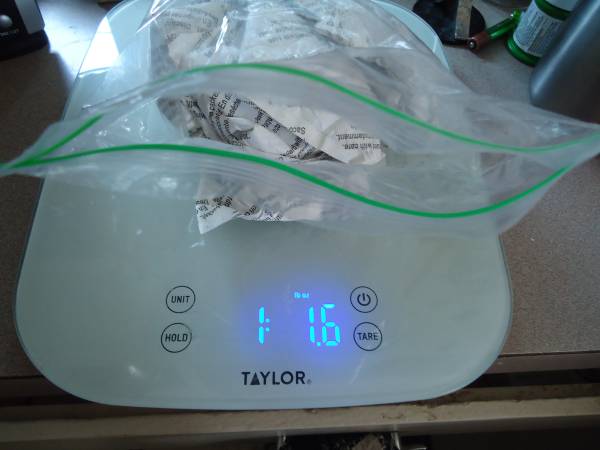 1 pound of silicone desiccant packs 1