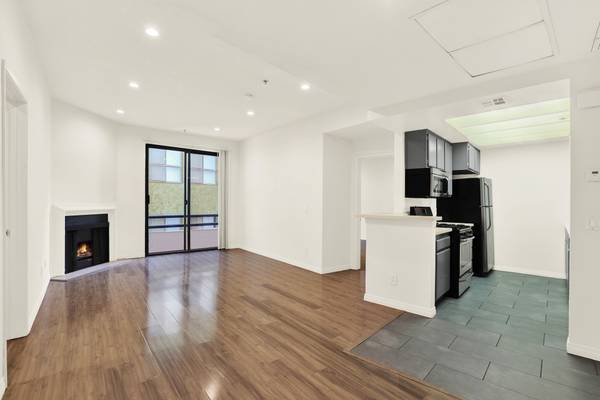 $3,875 / 2br - Westwood Top Floor 2 Bedroom 2 Bath Penthouse. Gym/Spa/Sauna Available (Westwood 90024)63857733699201122