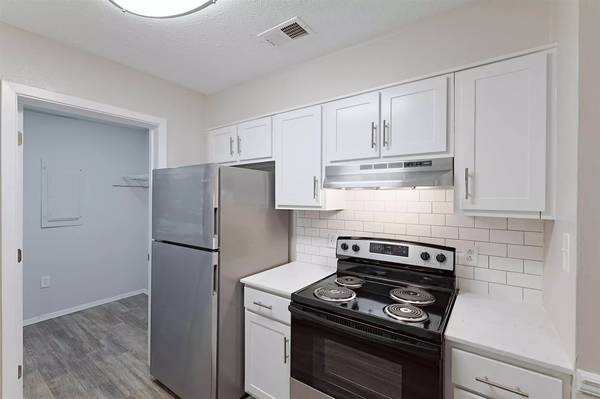 $1,289 / 2br - 1093ft2 - Four-legged friends welcome! Enjoy our pet-friendly 2 BD / 2 BA. (Stone Mountain)63963858783619121