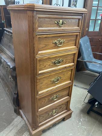 Lingerie Dresser Chest of 6 Drawers / Bassett Furniture  64180 1