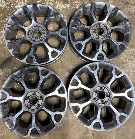 4 llantas de aleación de 17 pulgadas, 4 sensores TPMS - $350 (Waukegan, Gurnee, Lake Bluff, North Chicago, Grayslake, Zion)63471151955075120