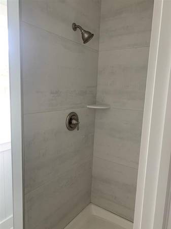 $1,499 / 1br - 700ft2 - Hermoso apartamento remodelado en piso superior - ¡INCLUYE TODOS LOS SERVICIOS! (Glen Burnie)63654692483457122