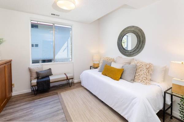 $2,200 / 1br - 812ft2 - Bright & Sunny 1BD Condo in San Mateo (san mateo)63826177196163123