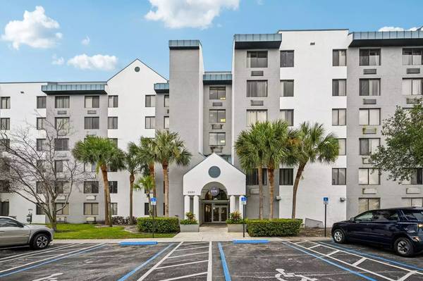 $1,650 / 1br - 510ft2 - Beautiful 1 Bed / 1 Bath Layout, Tons of Light. Call for a Tour! (West Palm Beach)63906440588803124