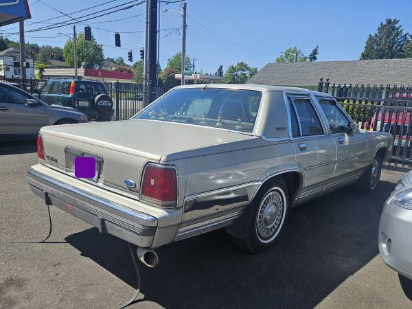 1989 Ford LTD Crown Victoria - $2,000 (Seattle)63623024280195124