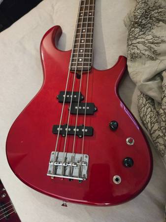 1983 aria pro 2 the cat   red 4 string bass guitar 1