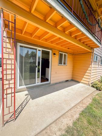 $1,300 / 2br - 725ft2 - Special- 2 bedroom 1 bathroom downstairs apartment with A/C (salem)63660394308099123