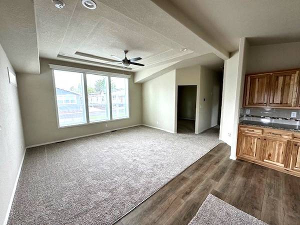 $210,000 / 3br - 1296ft2 - Sundial MHP Sp. #357 (Salem)63620907413761123