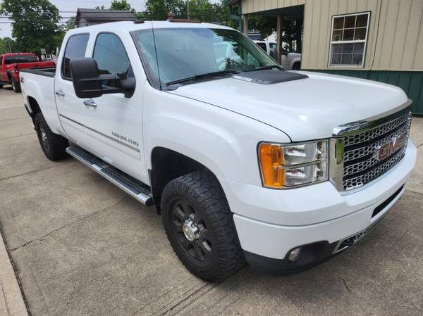 2013 GMC Sierra Denali 3500HD Duramax Diesel Crew Cab 4x4 16k Miles - $21,995 (Fairfield-Ross Ohio Area)63470601411971121