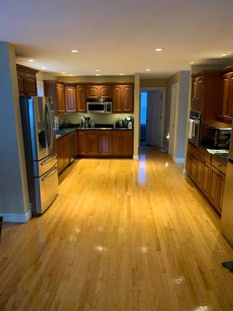 $850 / 1br - 120ft2 - Large House Bedroom Available (Marshfield)63809989336705122