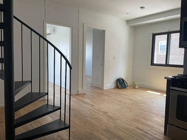 $1,100 / 1br - QUEEN SIZED ROOMS, BALCONY OPTION, LAUNDRY, ROOF ACCESS TOP FLOOR ROOM (Flatbush)63912045322882124