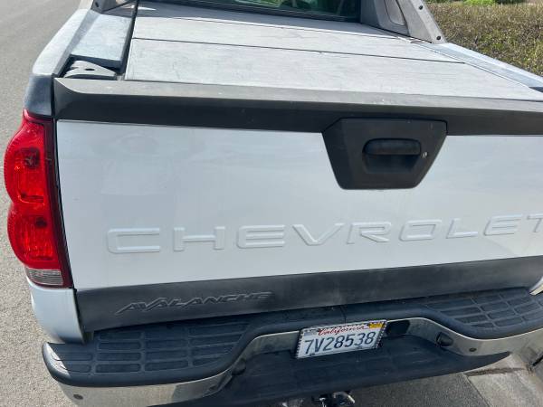 2005 Chevrolet Avalanche 1500 - $6,80063436935170177124