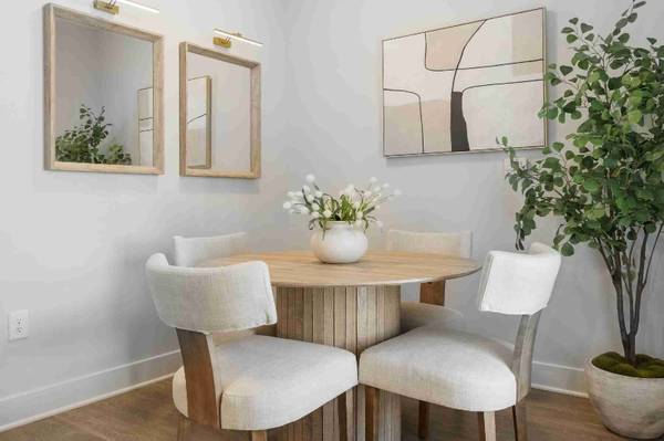 $2800.00 / 2br - 1170ft2 - 2bd 2ba King Queen laundry wifi Safe Prime Furnished Corporate Rental63801834639875120