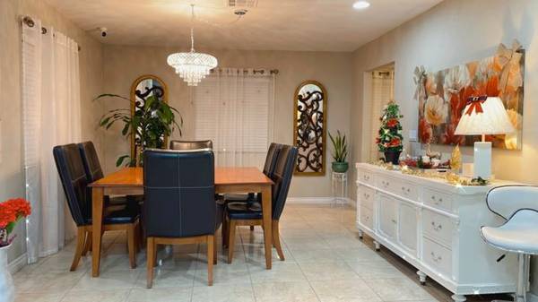 $240 / 1br - Habitación para jugador de póker o visitante de Vegas $240 (Huntridge / Distrito de Arte)63859613283969124