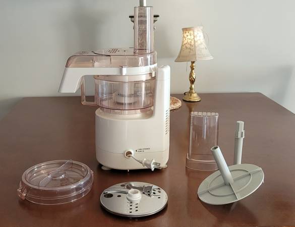 Hamilton Beach 544 EMMIE Compact Food Processor 1