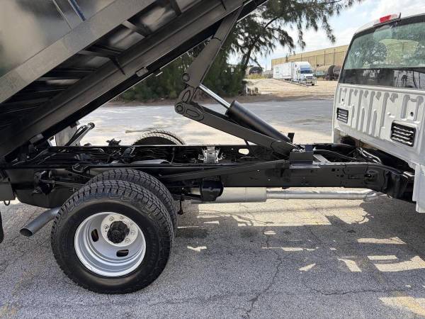 2018 Ford F350 SD DRW - Photo 13