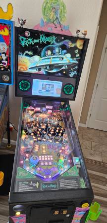 Pinball machine Rick and Morty Spooky 1