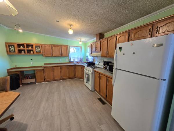 $65,900 / 3br - 1232ft2 - Corner Lot!  New Deck with Ramp!  Shed! (Jordan)64003961521025122