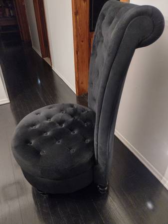 Elegant High Back Velvet Chairs 1
