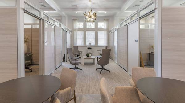 $1,786 / 1br - 896ft2 - Granite Countertops, Hardwood Floors, Outdoor Grilling Area (St. Petersburg)63976135549570120