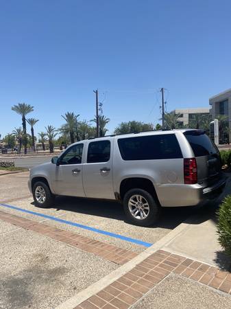 2010 Chevrolet Suburban - $4,200 (phoenix)63616949349121123