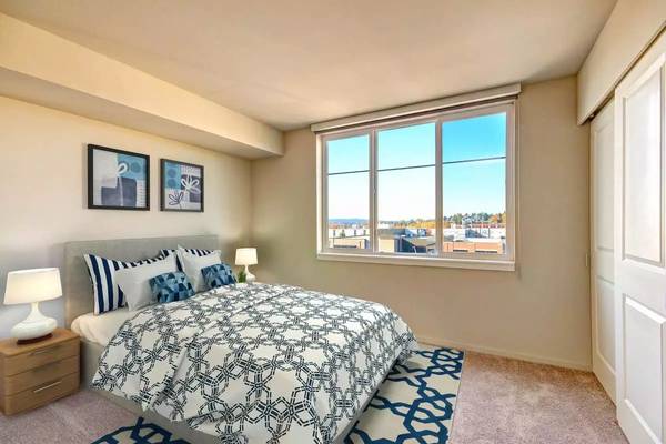 $2,475 / 1br - 804ft2 - Central location in Renton. 1 Bed, 1 Bath! Stop by for a tour! (Renton)63884892805889123