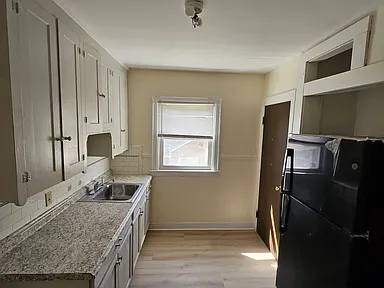 $736 / 2br - 850ft2 - Peaceful 2BR Upper-Floor Apartment with In-Building Laundry (6626 Payne Ave #2, Dearborn, MI)64018939954433121